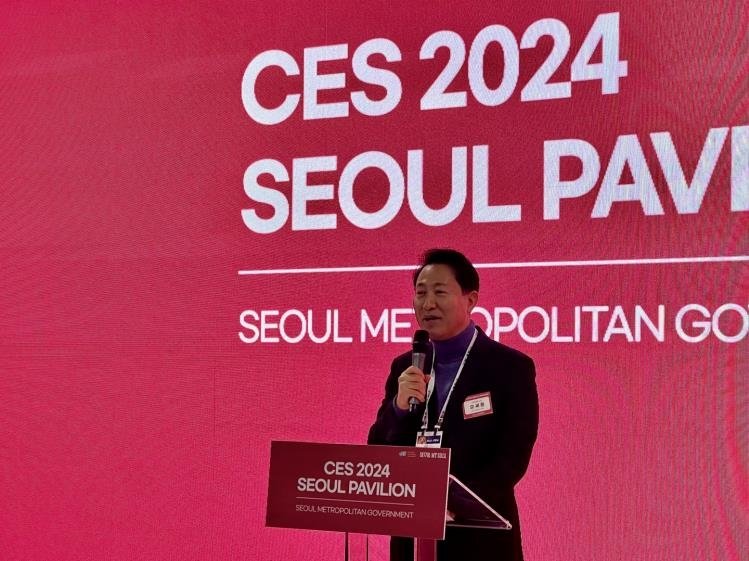 세계 최대 가전·IT 전시회인 'CES 2024' 참석 차 미국 라스베이거스를 방문 중인 오세훈 서울시장이 '서울관' 개막식에서 축사를 하고 있다. 연합뉴스