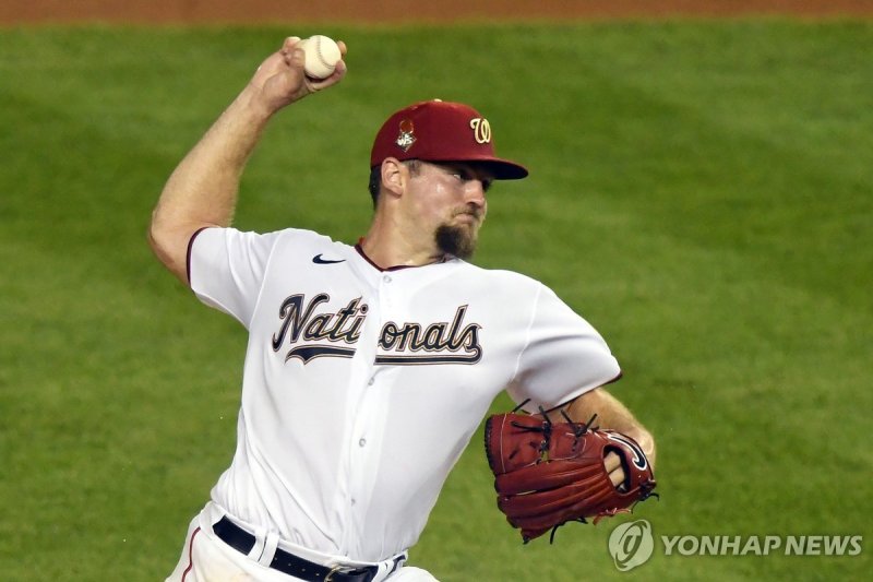 2020년 워싱턴 유니폼을 입고 빅리그에 데뷔한 크로우 WASHINGTON, DC - AUGUST 22: Making his major league debut, Wil Crowe #57 of the Washington Nationals, pitches in the second inning during game two of a doubleheader baseball game against the Miami Marlins at Nationals Park on August 22, 2020 in Washington, DC. Mitchell