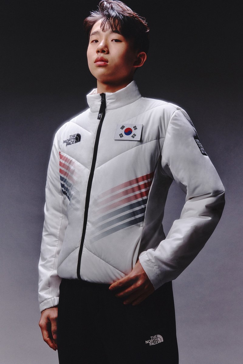'팀코리아 공식 시상용 단복'을 착용한 프리스타일 스키 국가대표 이윤승 선수