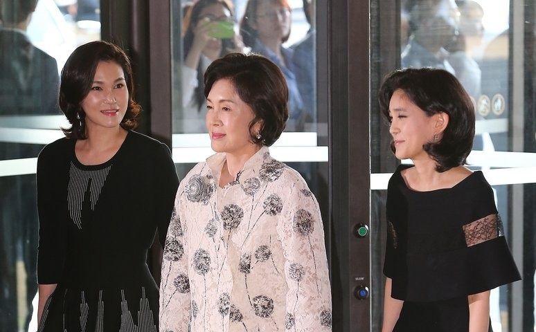 (왼쪽부터) 홍라희 여사, 이서현 이사장, 이부진 호텔신라 사장./ 연합뉴스
