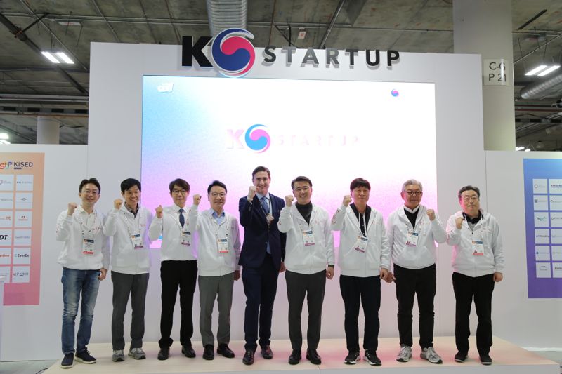 오기웅 중기 차관, CES 참석해 韓 스타트업 격려…애플·구글 협력 논의도 [CES 2024]
