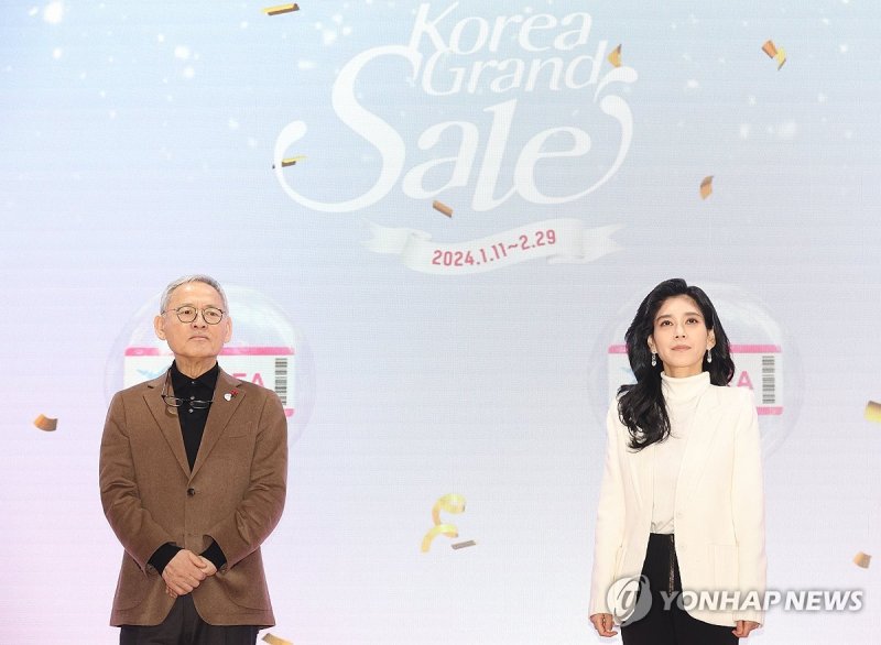 2024 코리아그랜드세일 개막식 2024 코리아그랜드세일 개막식 (서울=연합뉴스) 이지은 기자 = 유인촌 문화체육관광부 장관과 이부진 한국방문의해위원장이 11일 오전 서울 중구 온드림 소사이어티에서 열린 '2024 코리아그랜드세일 개막식'에 참석하고 있다. 2024.1.11 [공동취재] jieunlee@yna.co.kr (끝)