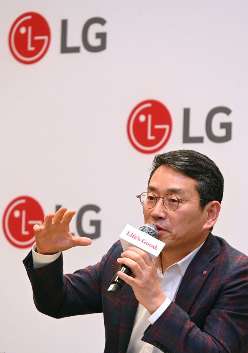 조주완 LG전자 최고경영자(CEO) 사장은 10일(현지시간) 미국 라스베이거스 콘래드 호텔에서 진행된 기자간담회에서 발언하고 있다. LG전자 제공