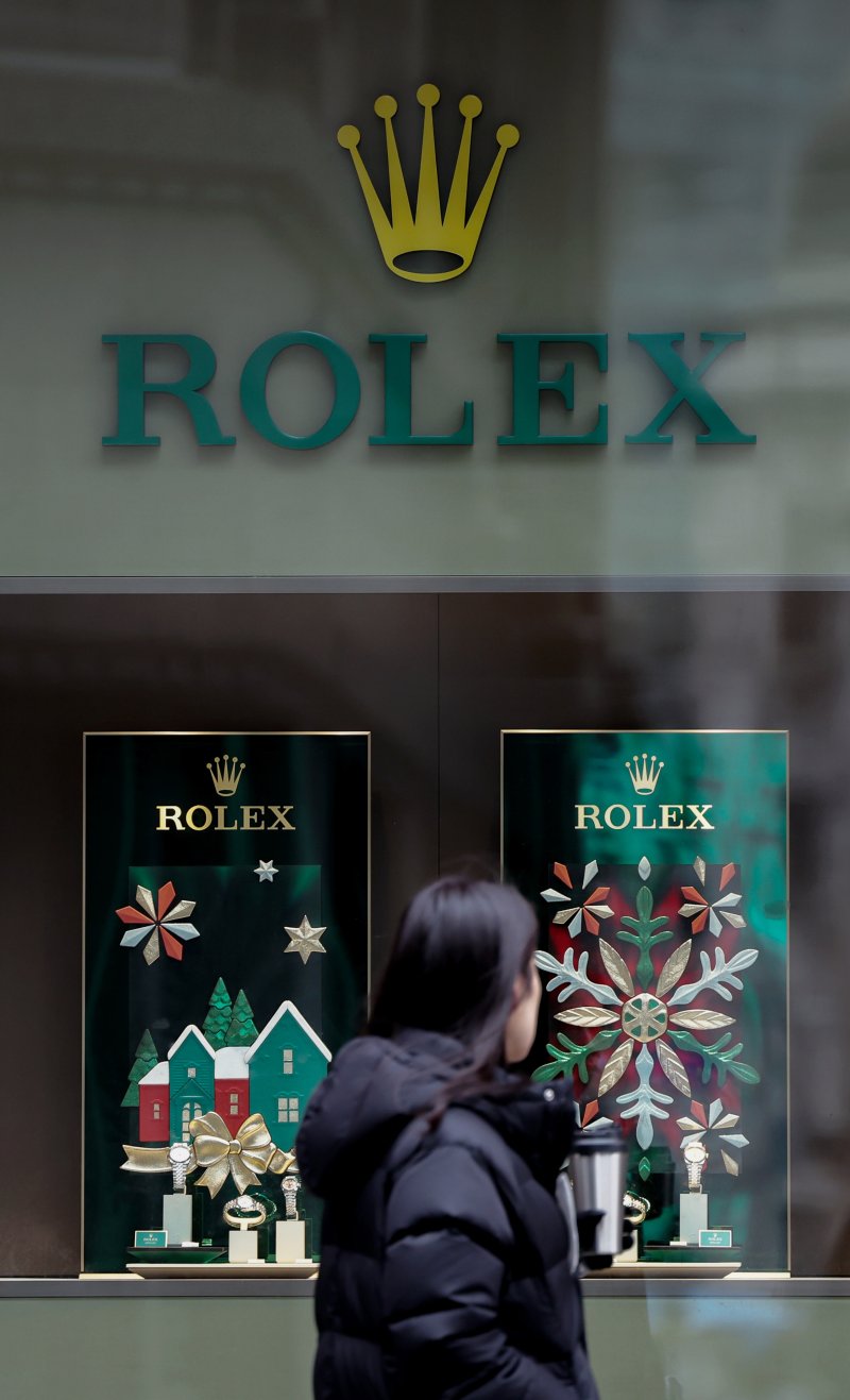 [서울=뉴시스] 김진아 기자 = 2일 서울시내 한 백화점 롤렉스 매장. 2024.01.02. bluesoda@newsis.com