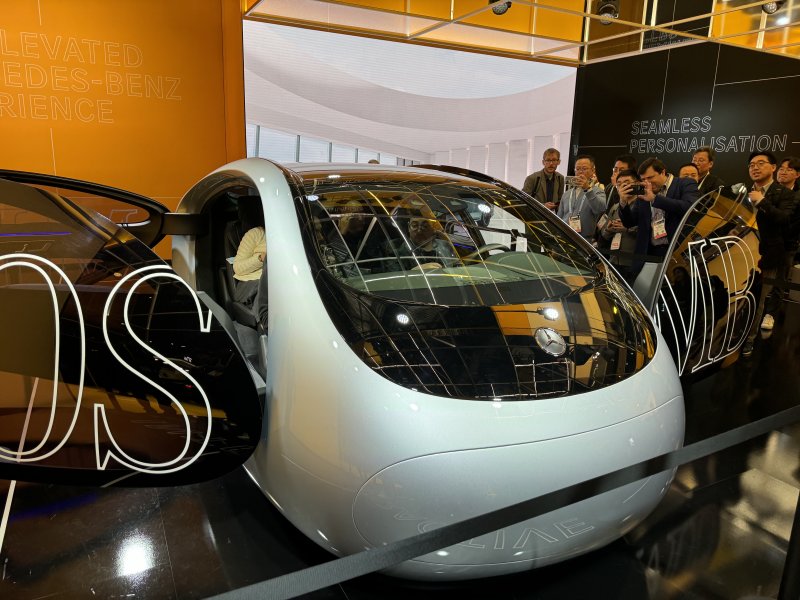 메르세데스 벤츠가 이달 미국 라스베이거스에서 열린 CES 2024에서 공개한 차량용 운영체제 MS.OS를 구현하기 위한 콘셉트카. 사진=최종근 기자