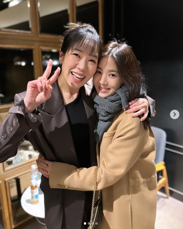 송혜교, '더 글로리' 염혜란과 따뜻한 재회의 포옹…"우리 이모님" [N샷]
