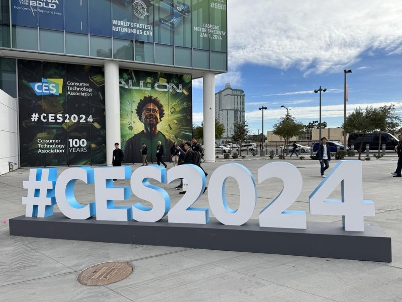 세계 최대 가전·IT 전시회 CES 2024가 열린 미국 라스베이거스 컨벤션센터 웨스트홀에 있는 'CES 2024'. /사진=연합뉴스