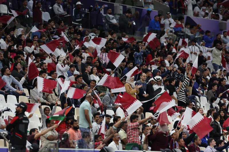 [도하(카타르)=뉴시스] 김근수 기자 = 12일(현지시각) 카타르 도하 루사일 스타디움에서 열린 AFC 카타르 아시안컵 2023 개막전 카타르 대 레바논의 경기, 후반 카타르 알모에즈 알리가 추가 골을 넣자 카타르 홈팬들이 열광하고 있다. 2024.01.13. ks@newsis.com