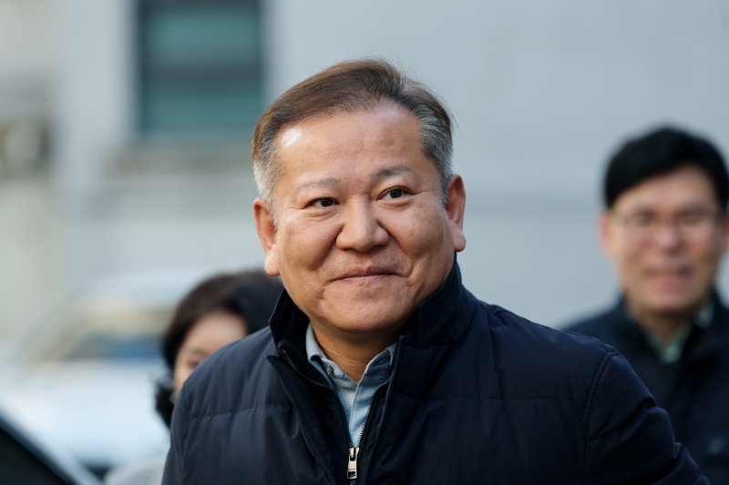 이상민 장관, 강릉 지진해일 긴급대피장소 현장점검