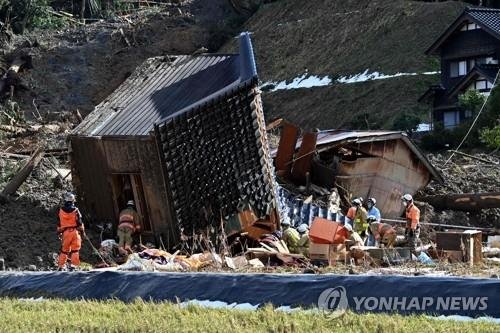 노토반도 강진에 뒤집힌 일본 주택. 연합뉴스