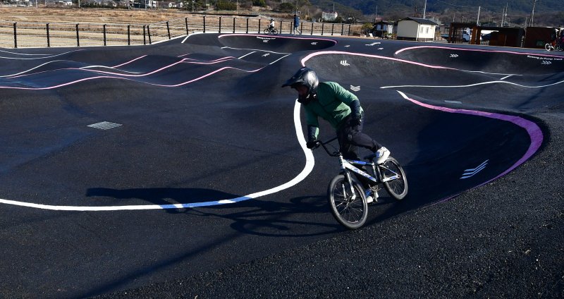 14일 경북 경주시 천북면 자전거 펌프트랙에서 자전거 동호인이 울퉁불퉁한 코스를 질주하고 있다. 2024.1.14/뉴스1 ⓒ News1 최창호 기자