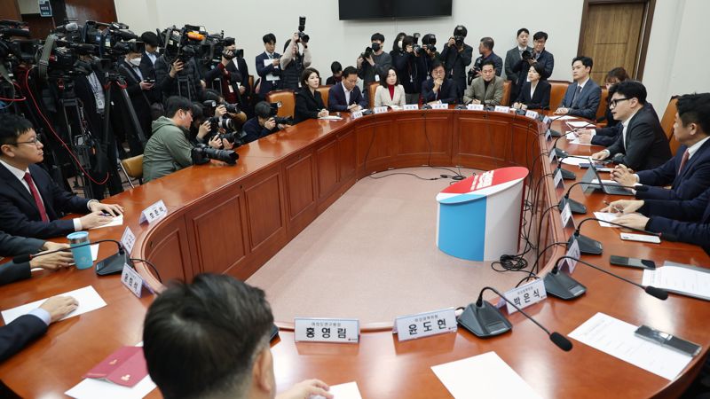 국민의힘 한동훈 비대위원장이 15일 국회에서 열린 비대위를 주재하고 있다. 사진=서동일 기자