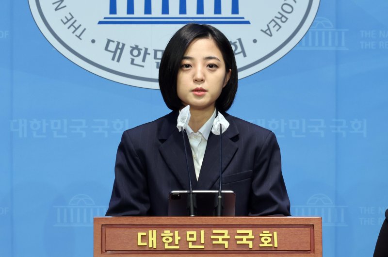 정의 이은주, 사직하며 '기호 3번' 엄호…류호정은 새로운선택行