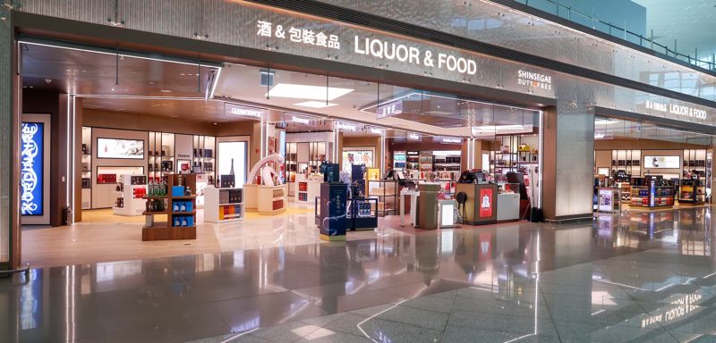 신세계면세점이 인천국제공항 제2여객터미널에 주류 매장을 새롭게 선보인다고 16일 밝혔다. /사진=신세계면세점