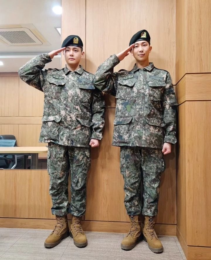 BTS RM·뷔, 최정예 훈련병 등극…군복 입고 "충성!" [N샷]