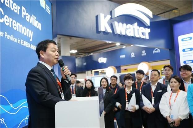 지난 9일(현지시각) 미국 라스베이거스에서 열린 'CES 2024'의 K-water 전시관 개관식에서 윤석대 한국수자원공사 사장이 K-물산업 육성 방향에 대해 설명하고 있다. 한국수자원공사 제공