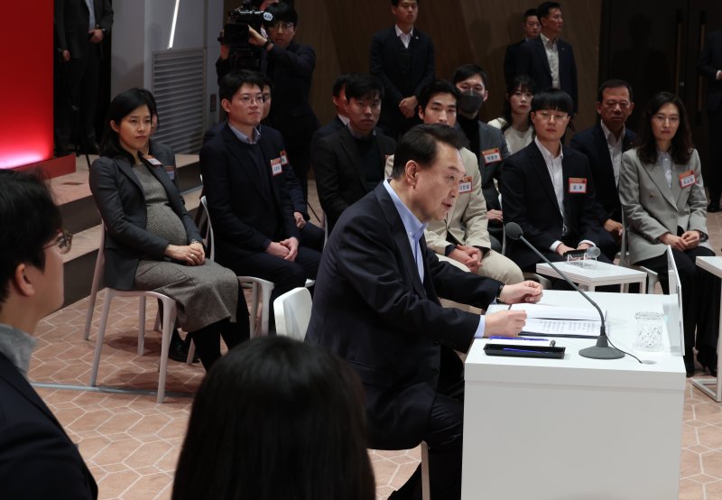 '주식 세제개혁' 외친 尹 "금융투자로 계급갈등 완화"