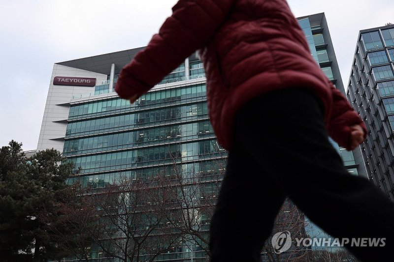 '운명의 날' 맞은 태영건설 (서울=연합뉴스) 박동주 기자 = 태영건설 워크아웃 개시 여부가 결정되는 11일 오전 서울 여의도 태영건설의 모습. 2024.1.11 pdj6635@yna.co.kr (끝)