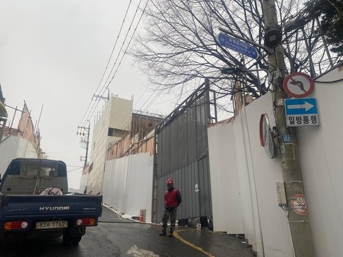 철거 공사로 폐쇄된 효령로19길 [촬영 계승현]