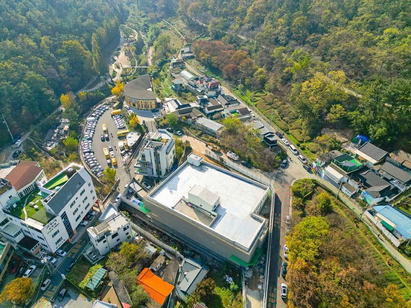 대구시 남구 고산골 공룡공원 주차빌딩. 대구시 남구 제공