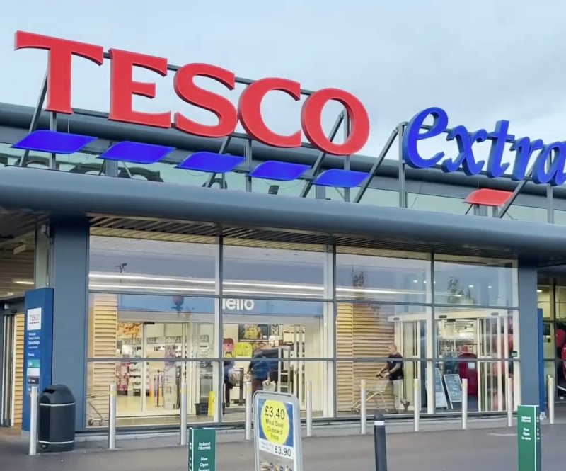 [서율=뉴시스] 세계적 과일 기업 델몬트 케냐 농장에서 경비원의 폭력으로 인한 살인 등 인권 침해 사례가 여러 차례 보고되며 주요 고객인 영국 슈퍼마켓 체인들이 델몬트 파인애플 보이콧을 이어가고 있다. 사진은 테스코 매장모습. (사진=테스코 공식 인스타그램) (*본문과 연관 없는 사진) 2024.01.18. *재판매 및 DB 금지