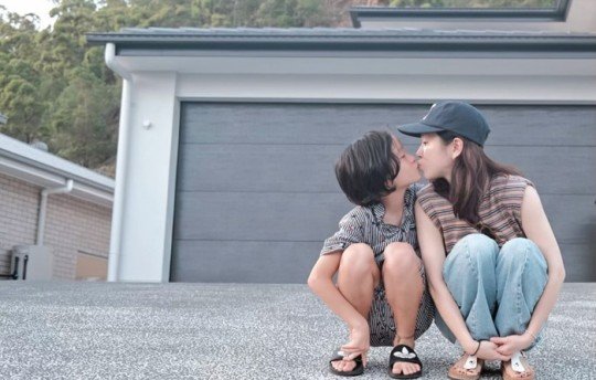 한지민, 조카와 뽀뽀…"10대처럼 나옴"[★핫픽]