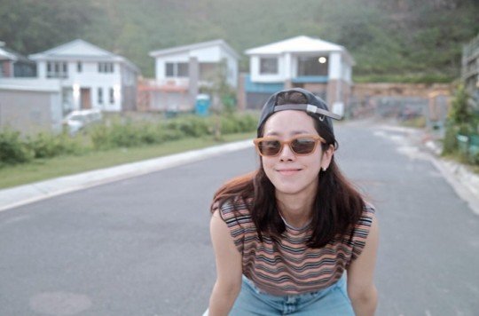 한지민, 조카와 뽀뽀…"10대처럼 나옴"[★핫픽]