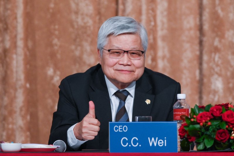 웨이저자 TSMC CEO가 지난달 18일 개최된 컨퍼런스콜에서 포즈를 취하고 있다. 연합뉴스