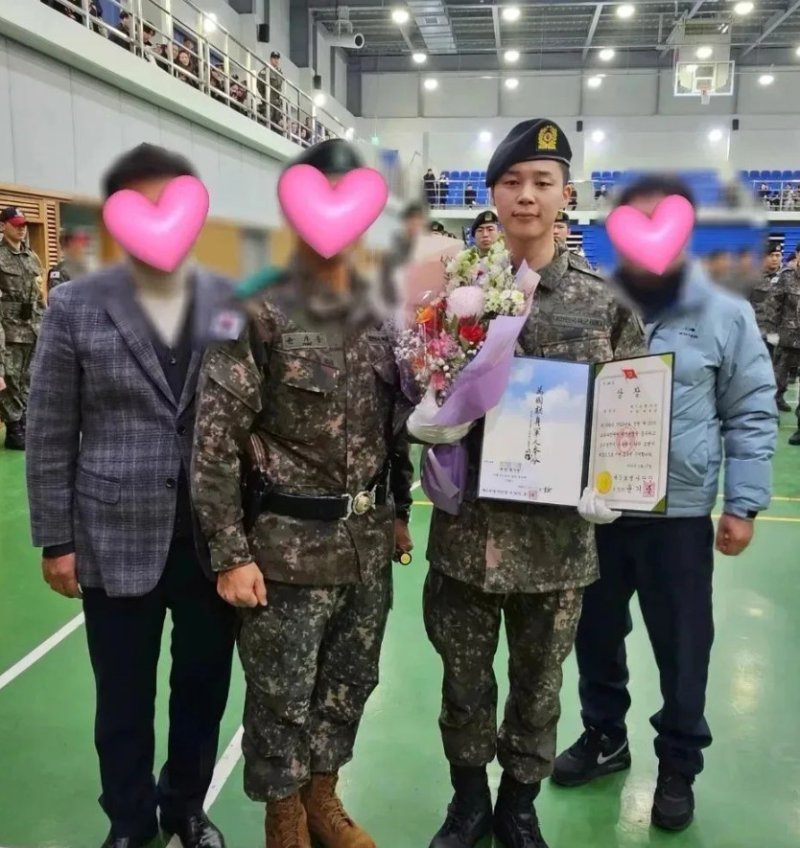 BTS 지민, 신병교육대 '최우수 훈련병'으로 수료…표창
