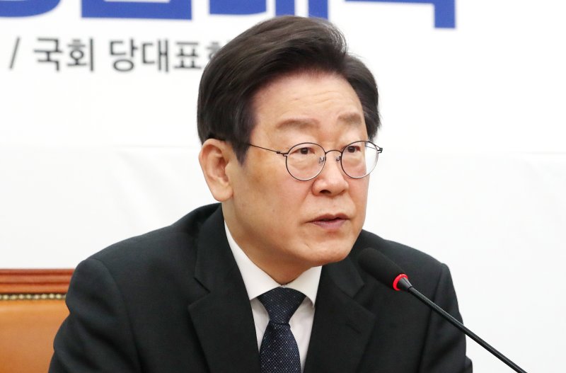 이재명 "대북 적대적 강경 정책 전환…민생 위기에 안보 위기 겹쳐"