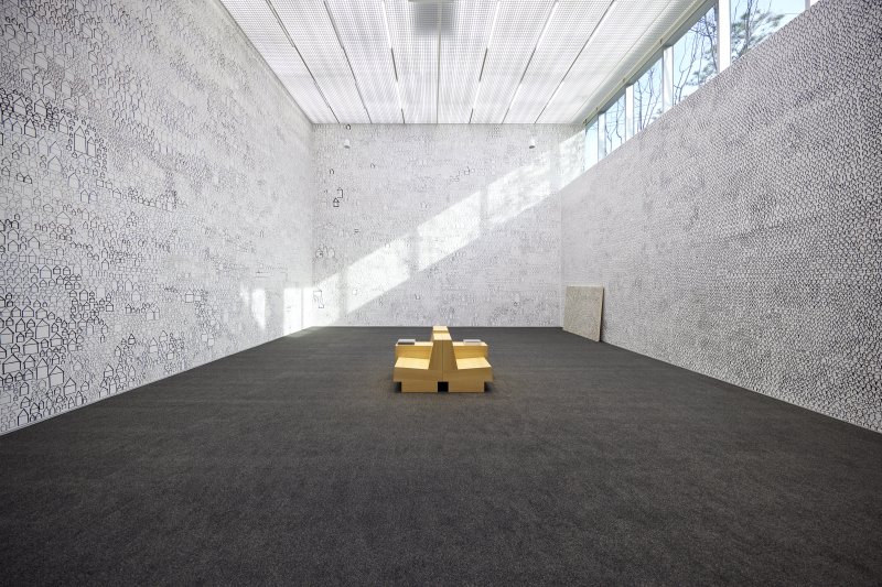 박미나와 Sasa[44], 〈집 안〉, 2002(2023), 벽에 마커, 가변 크기. 서울시립미술관 제공.