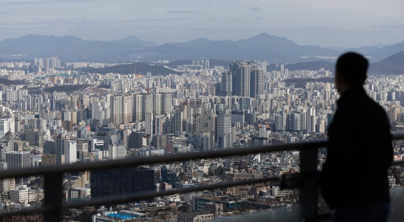 "할아버지 갭투자로 강남서 집 샀네”...대출 쪼이면 차단? [부동산 아토즈]