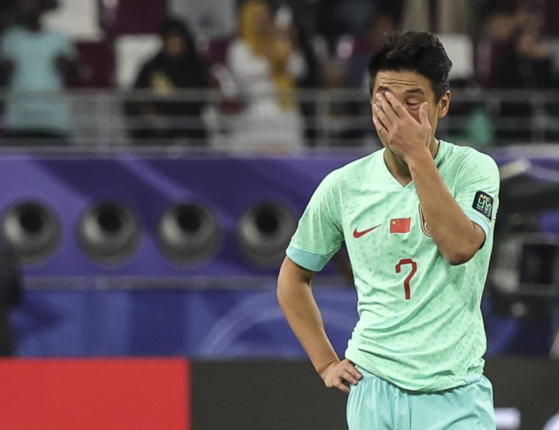 [도하(카타르)=뉴시스] 김근수 기자 = 22일(현지시각) 카타르 도하 칼리파 인터네셔널 경기장에서 열린 아시아축구연맹(AFC) 2023 카타르 아시안컵 A조 조별예선 3차전 카타르 대 중국의 경기, 카타르 알 하이도스의 결승골로 카타르가 1:0 승리했다. 중국 축구대표팀 우레이가 아쉬워하고 있다. 2024.01.23. ks@newsis.com