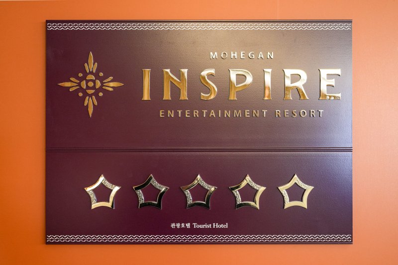 사진설명= 모히건 인스파이어 엔터테인먼트 리조트의 5성 호텔 등급 인증 현판 (사진= 모히건 인스파이어 제공)2024.01.23