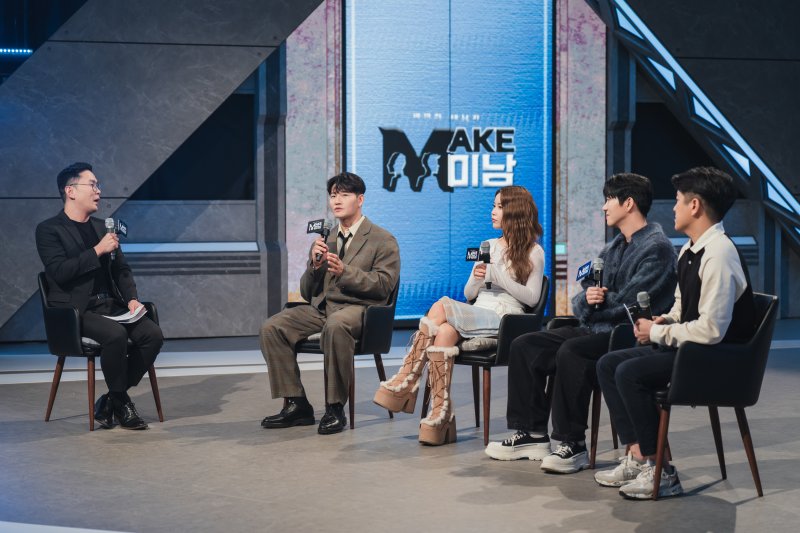(왼쪽부터) 윤형빈, 김종국, 솔라, 기우쌤/ 사진제공=더라이프