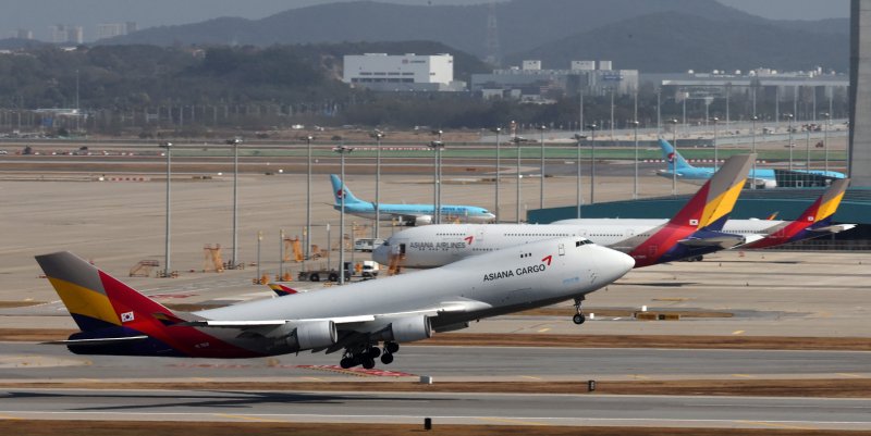 인천공항에 계류된 아시아나항공 항공기 /사진=뉴스1