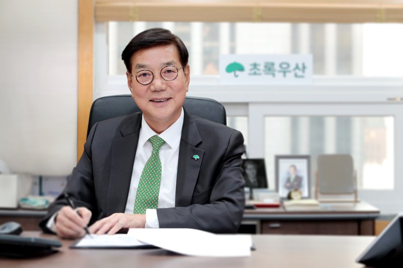 지난 2022년 8월 취임한 황영기 초록우산 회장은 "아동의 행복은 곧 그 가족, 나아가 우리 사회의 현재와 미래 모두를 행복하게 한다"면서 "나눔으로 행복해진 대한민국을 만드는 데 일조하고 싶다"고 말했다. 초록우산 제공