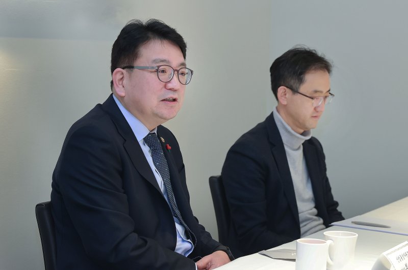 [단독] "6조 투자 선언 1년"...정유 4사 친환경 연료 투자 '시계제로'