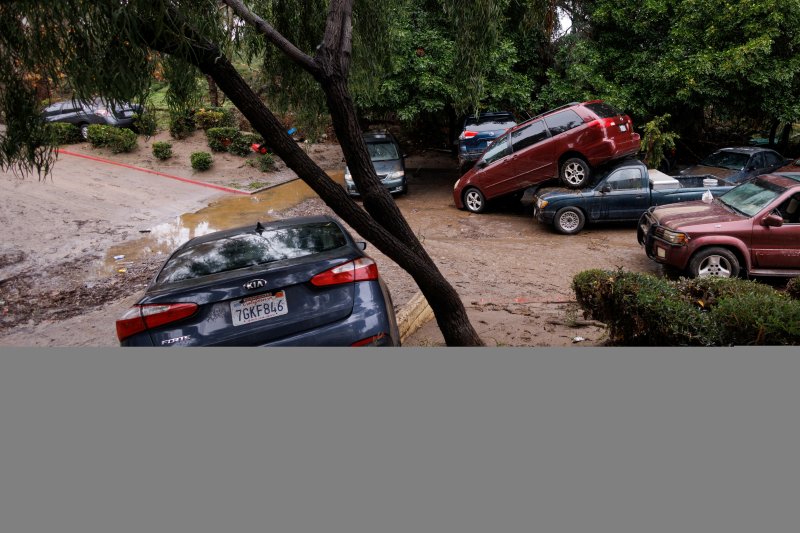 22일(현지시간) 미국 캘리포니아주 샌디에이고에 폭우가 내려 강이 불어나 침수됐던 차들이 보이고 있다. 2024.01.22 ⓒ 로이터=뉴스1 ⓒ News1 정지윤 기자