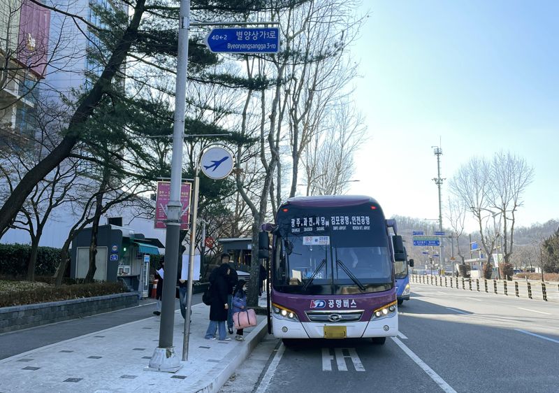 경기도 과천시는 과천지식정보타운에 오는 2월 20일부터 8842번, N8842번 공항버스 운행을 시작한다. 과천시 제공