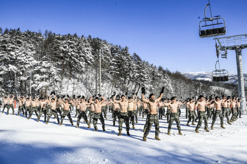 해병대 1사단 수색대대 '극한 추위 극복' 동계 설한지 훈련