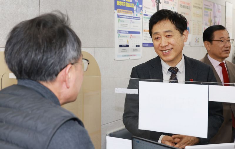 무직·비정규직 26만명에 고용지원 연계..경제적 자립 돕는다