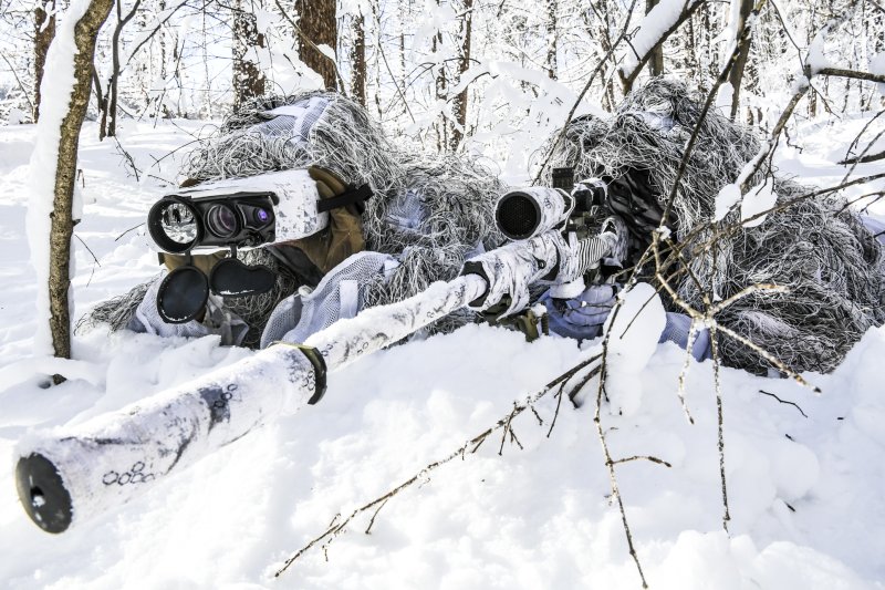 [포항=뉴시스] 안병철 기자 = 해병대 1사단 수색대대 장병들이 23일 강원 평창 산악종합훈련장에서 동계 설한지 훈련을 실시하고 있다. (사진=해병대 1사단 제공) 2024.01.24. photo@newsis.com