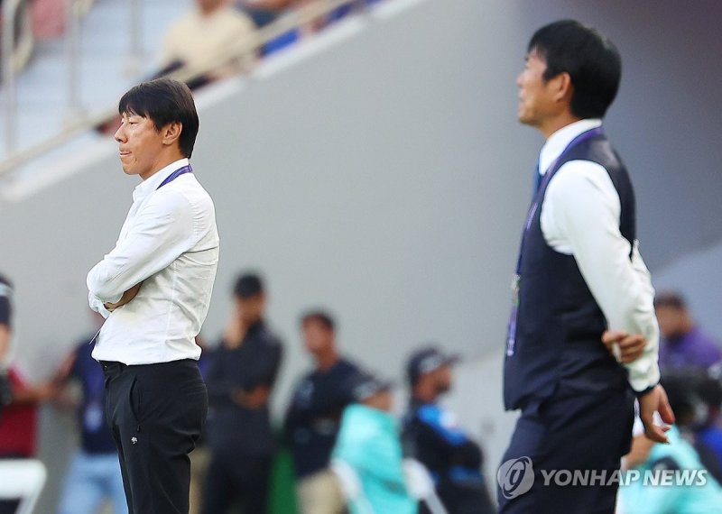 제2의 한일전 제2의 한일전 (도하=연합뉴스) 김도훈 기자 = 24일(현지시간) 카타르 도하 앗수마마 스타디움에서 열린 2023 아시아축구연맹(AFC) 아시안컵 조별리그 D조 최종전 일본과 인도네시아의 경기. 인도네시아 신태용 감독(왼쪽)과 일본 모리야스 하지메 감독이 선수들의 경기를 지켜보고 있다. 2024.1.24 superdoo82@yna.co.kr (끝)