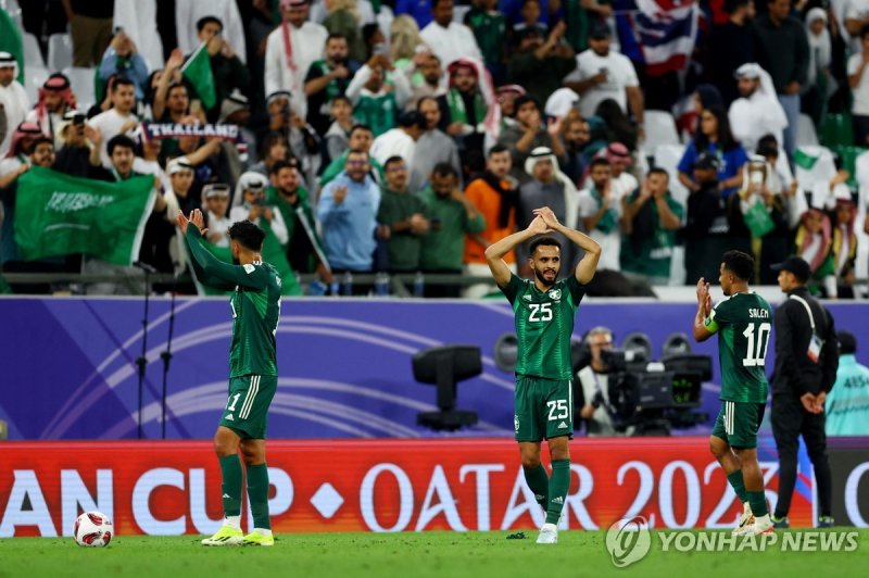 조 1위로 16강 오른 사우디아라비아 Soccer Football - AFC Asian Cup - Group F - Saudi Arabia v Thailand - Education City Stadium, Al Rayyan, Qatar - January 25, 2024 Saudi Arabia's Mohammed Al Burayk reacts after the match REUTERS/Molly Darlington