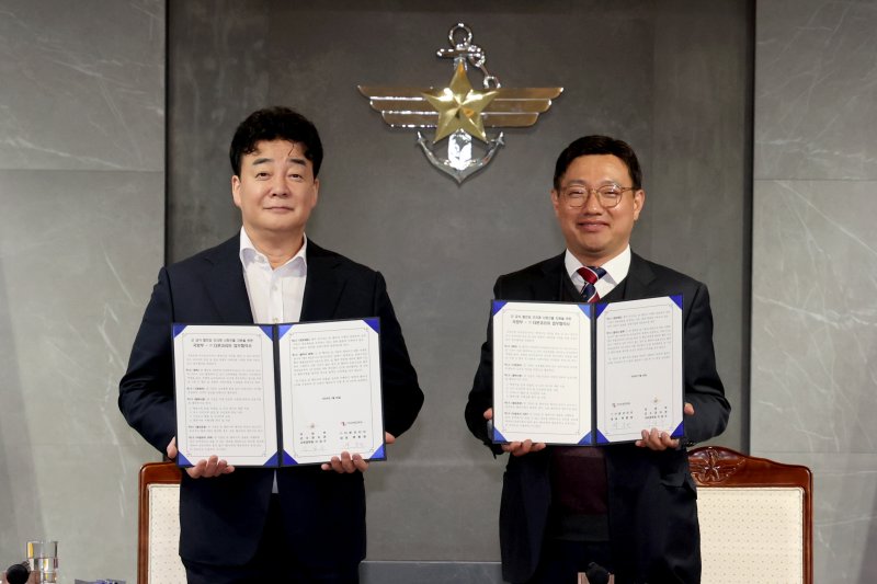 "이제 軍에서도 백종원 셰프 음식을 만날 수 있어요"..국방부-더본코리아 맞손