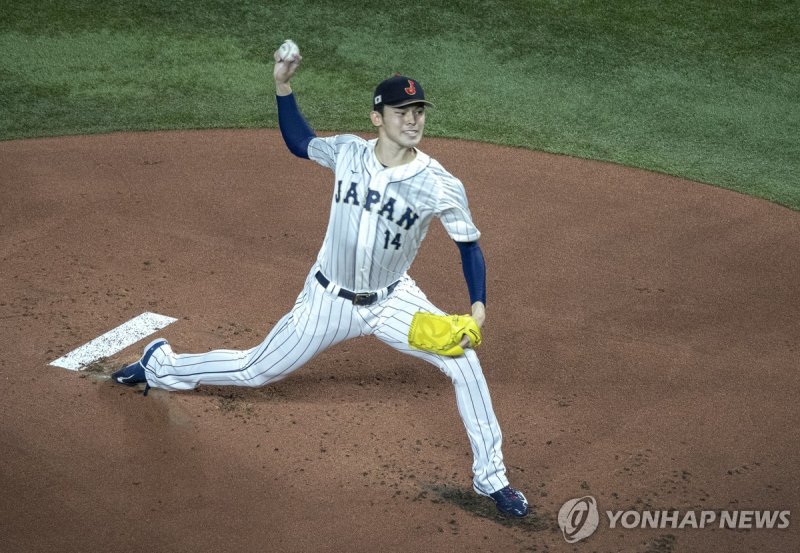 사사키 로키 epa10534379 Japan pitcher Roki Sasaki in action during the 2023 World Baseball Classic semifinals match between Mexico and Japan at loanDepot park baseball stadium in Miami, Florida, USA, 20 March 2023. EPA/CRISTOBAL HERRERA-ULASHKEVICH