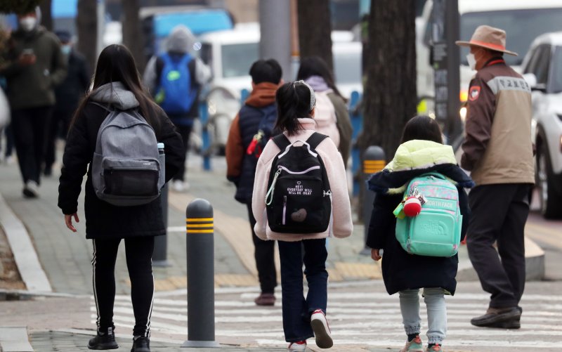 교사 괴롭히던 학폭 업무부담 사라질까…"전담조사관 1955명 확보"