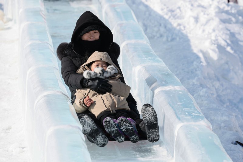 대관령눈꽃축제에서 즐길 수 있는 얼음썰매