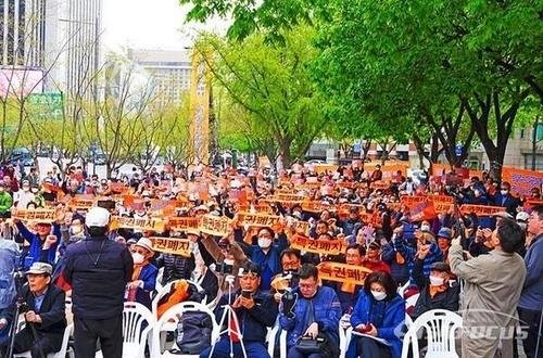 특권폐지 시위를 벌이는 시민들 [장기표 대표 제공]